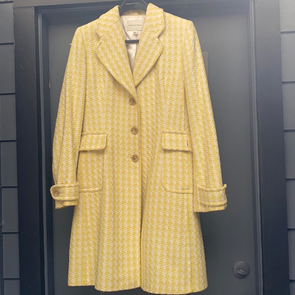 Vintage Spring MUST HAVE coat by Banana Republic